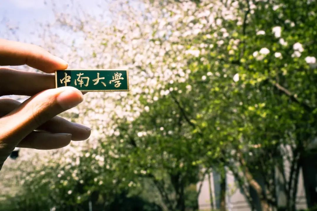 DƬ